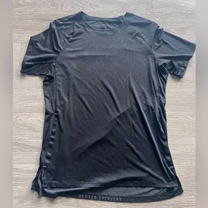 Lululemon Textured Training Short
Sleeve Shirt